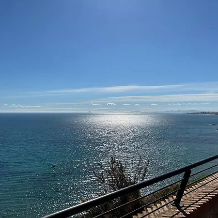 Sunny Paradise/el Paraiso Soleado *